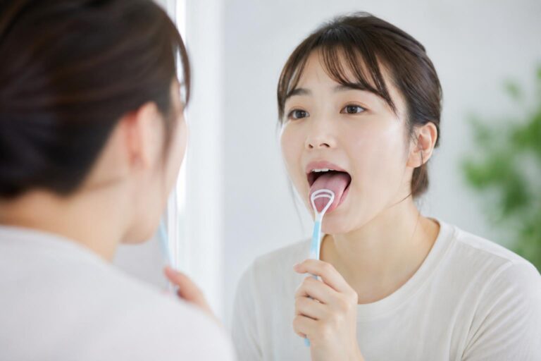 舌が黄色いと口臭がする原因は？